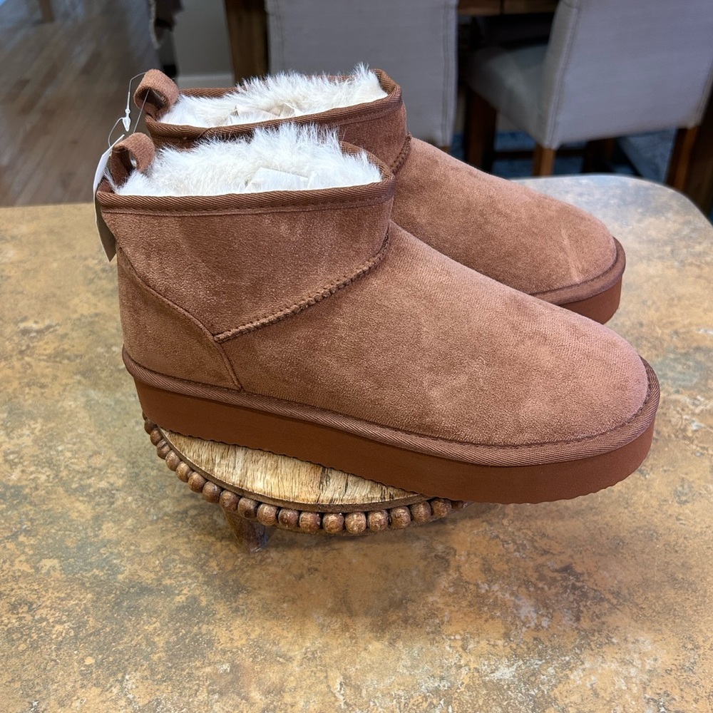 NWT Aerie Faux Suede Mini Platform Ankle Boots with Fur Lining